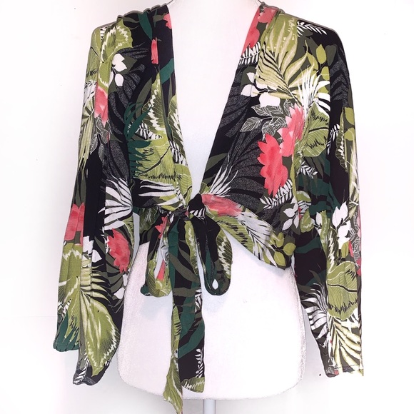 Express Tops - Express long sleeve tie knot crop wrap floral